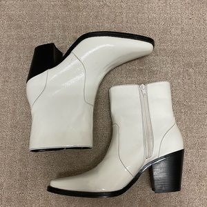 Urban Outfitters White Boots | Size 8